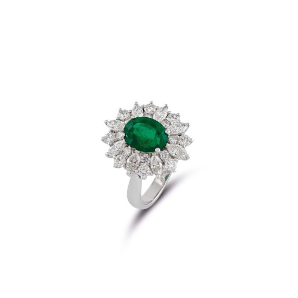 



EMERALD AND DIAMOND RING IN 18KT WHITE GOLD