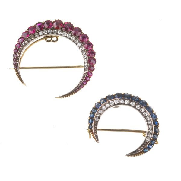 



TWO HALF-MOON BROOCHES IN GOLD AND SILVER