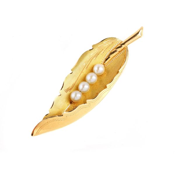 PEARL LEAF SHAPED BROOCH IN 18KT YELLOW GOLD
