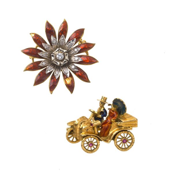



TWO BROOCHES IN 18KT YELLOW GOLD