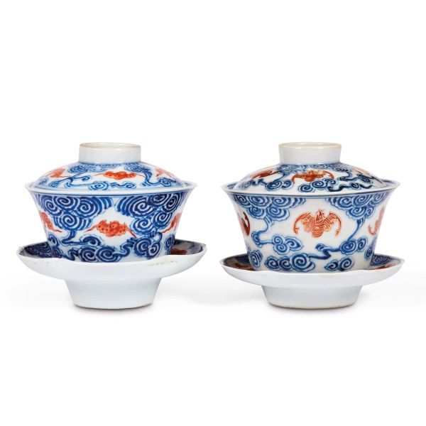 COPPIA DI TAZZINE CON PIATTINO E COPERCHIO, CINA, PERIODO REPUBBLICA, SEC. XX
