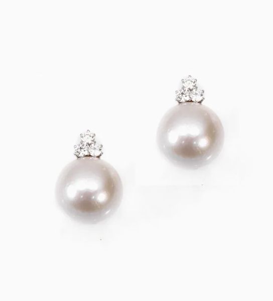   Paio di orecchini in oro bianco, perle South Sea&nbsp;e diamanti 