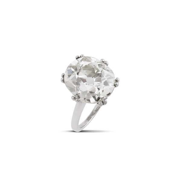 SOLITAIRE DIAMOND RING IN 18KT WHITE GOLD