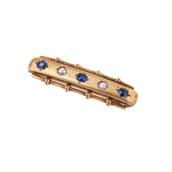 SAPPHIRE AND DIAMOND BARRETTE BROOCH IN 18KT YELLOW GOLD