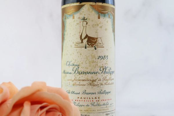 



Ch&acirc;teau Mouton Baronne Philippe en Hommage &agrave; Pauline Baronne Philippe de Rotschild 1985