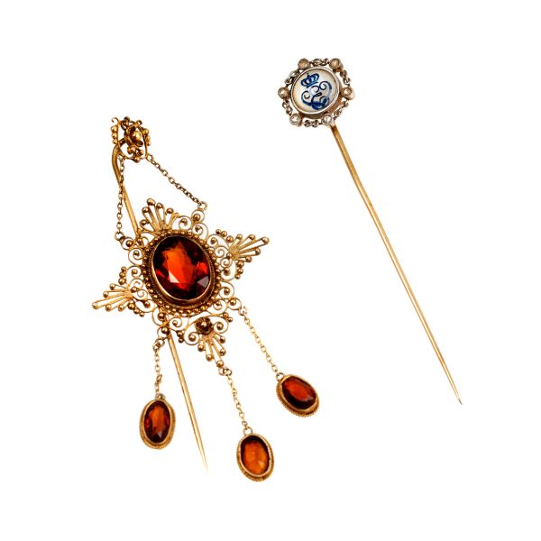 TWO TIE PINS IN GOLD