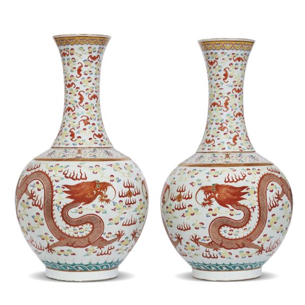 A PAIR OF VASES, CHINA, QING DYNASTY, 19TH CENTURY