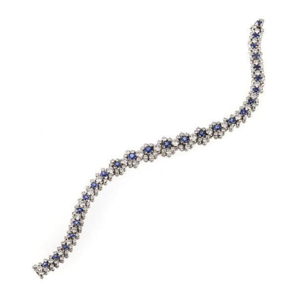 



SAPPHIRE AND DIAMOND FLORAL BRACELET IN 18KT WHITE GOLD