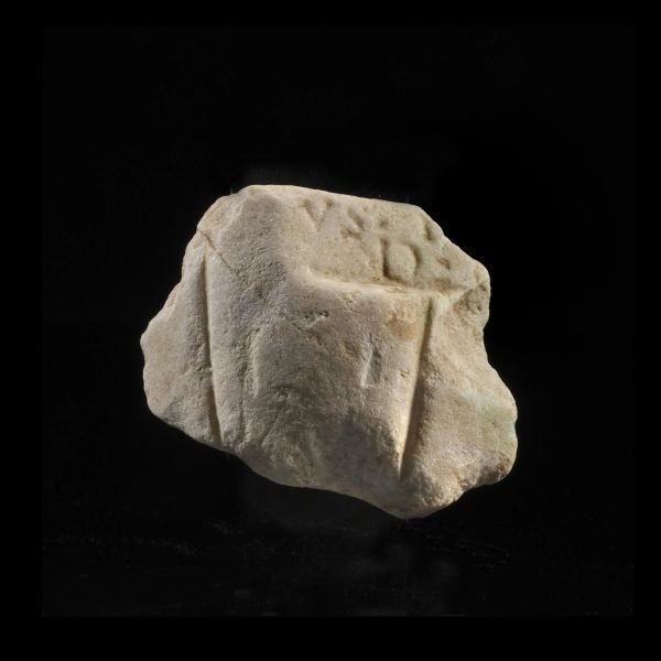 



FRAMMENTO DI CAPITELLO E ISCRIZIONE