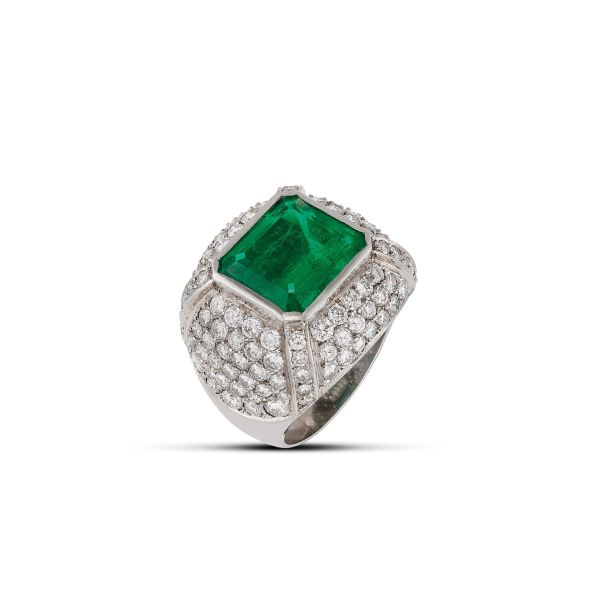 



ANELLO A FASCIA CON SMERALDO COLOMBIANO E DIAMANTI