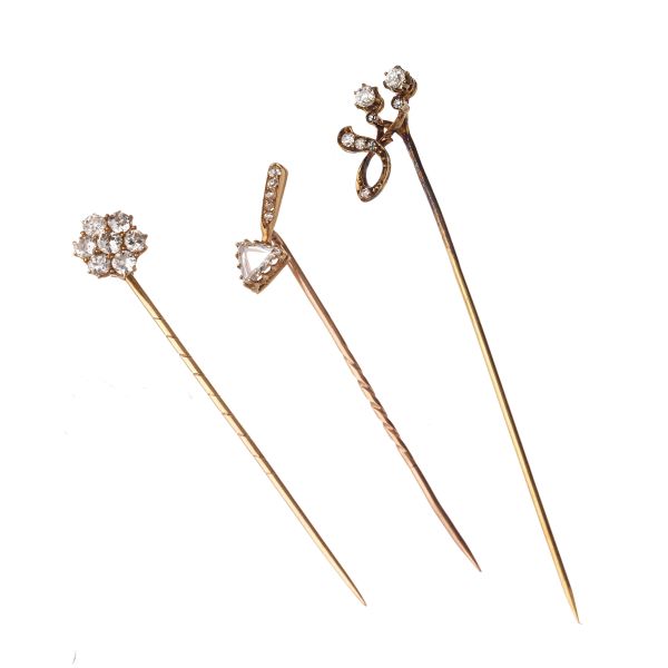 



THREE DIAMOND PINS IN GOLD