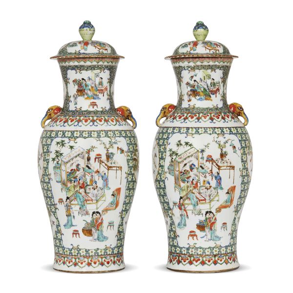 A PAIR OF VASES WITH LIDS, QING DYNASTY, 19TH CENTURY