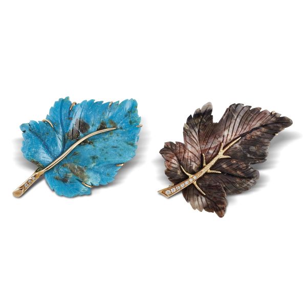 TWO LEAF BROOCHES IN 18KT YELLOW GOLD
