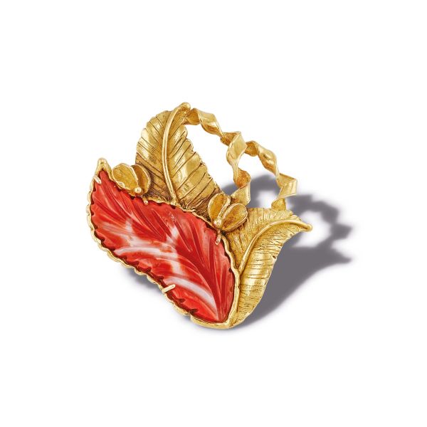 



CORAL LEAF-SHAPED BROOCH IN 18KT YELLOW GOLD