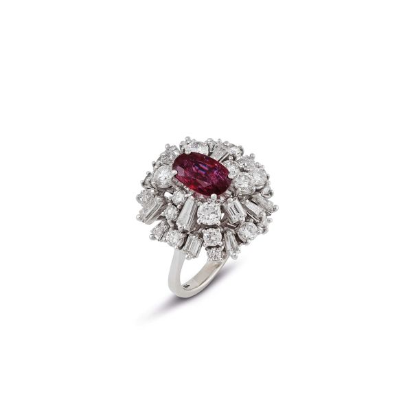 



RUBY AND DIAMOND RING IN 18KT WHITE GOLD
