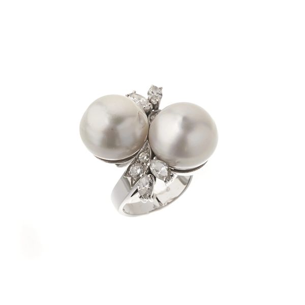 



ANELLO CONTRARIE CON PERLE SOUTH SEA E DIAMANTI