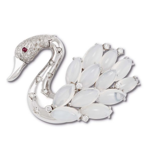 



MOONSTONE AND DIAMOND SWAN-SHAPED BROOCH IN 18KT WHITE GOLD