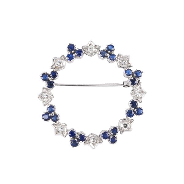 SAPPHIRE AND DIAMOND BROOCH IN 18KT WHITE GOLD