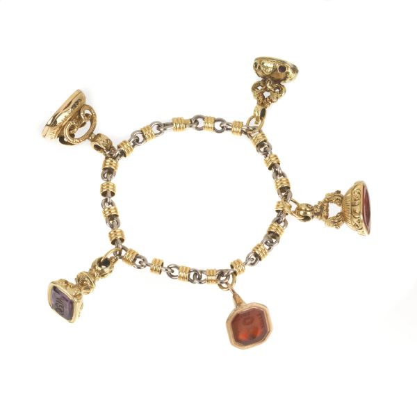 CHAIN BRACELET IN 18KT TWO TONE GOLD WITH CHARMS