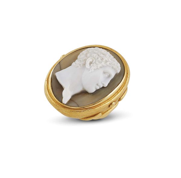 ATTILIO CODOGNATO CHALCEDONY CAMEO RING IN 18KT YELLOW GOLD