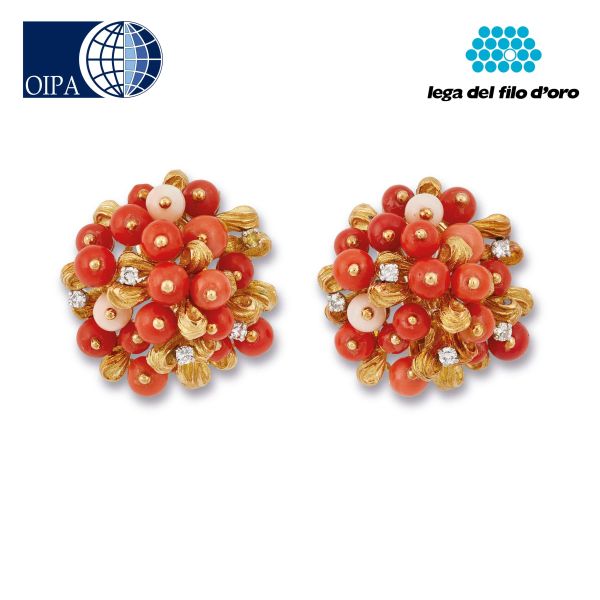 Bulgari - 



BULGARI CORAL AND DIAMOND CLUSTER EARRINGS IN 18KT YELLOW GOLD