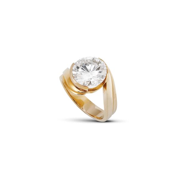 



SOLITAIRE DIAMOND RING IN 18KT YELLOW GOLD