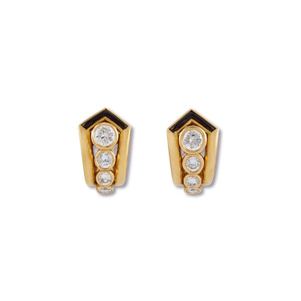 



MAUGERI ONYX AND DIAMOND EARRINGS IN 18KT YELLOW GOLD