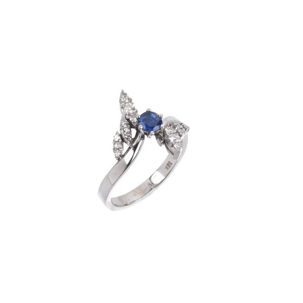 



SAPPHIRE AND DIAMOND CONTRARIE RING IN 18KT WHITE GOLD