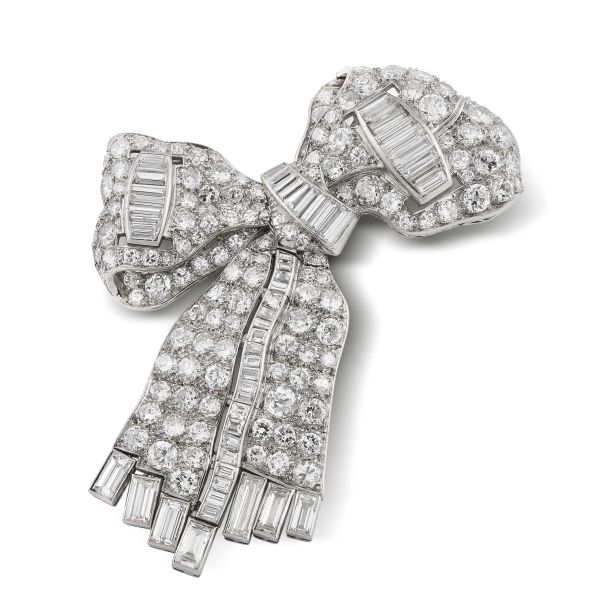 BULGARI DIAMOND RIBBON-SHAPED BROOCH IN PLATINUM