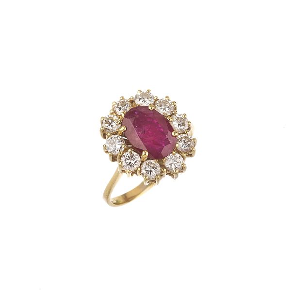 



RUBY AND DIAMOND FLOWER RING IN 18KT YELLOW GOLD