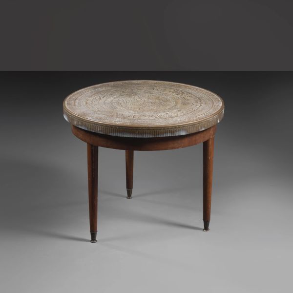 



WOODEN AND METAL LOW TABLE
