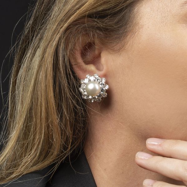 PAIO DI ORECCHINI CON DIAMANTI E PERLE
