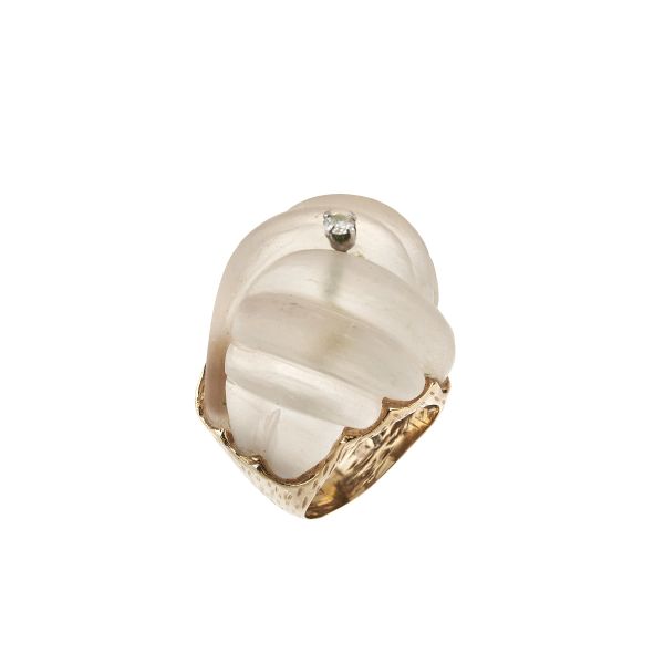 



ROCK CRYSTAL AND DIAMOND DOME RING IN GOLD