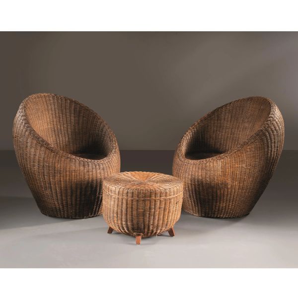 



TWO ARMCHAIRS AND A POUF 