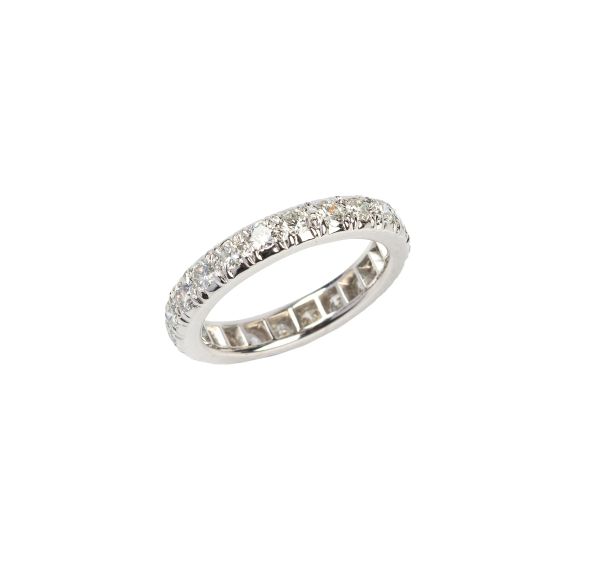 



ANELLO ETERNITY CON DIAMANTI