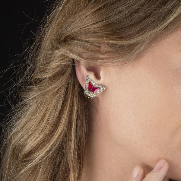 DEMI PARURE CON PIETRE SINTETICHE E DIAMANTI