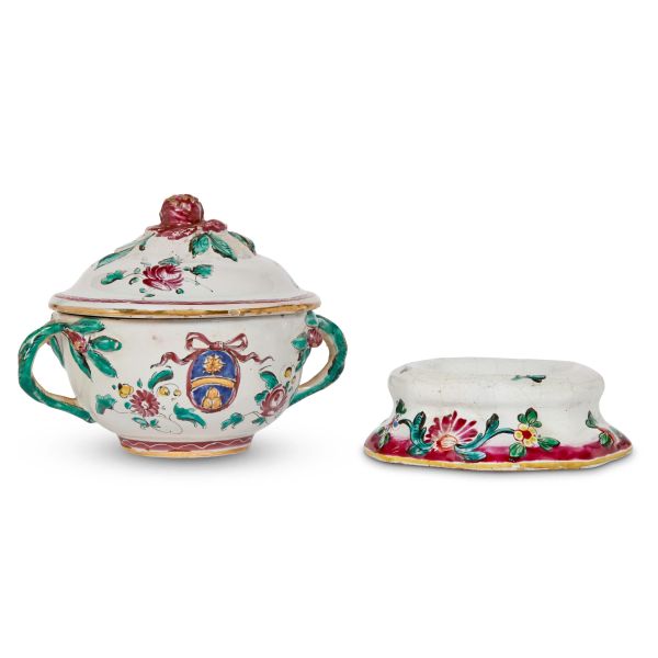 TAZZA STEMMATA CON COPERCHIO, PESARO, MANIFATTURA MOLARONI, 1924