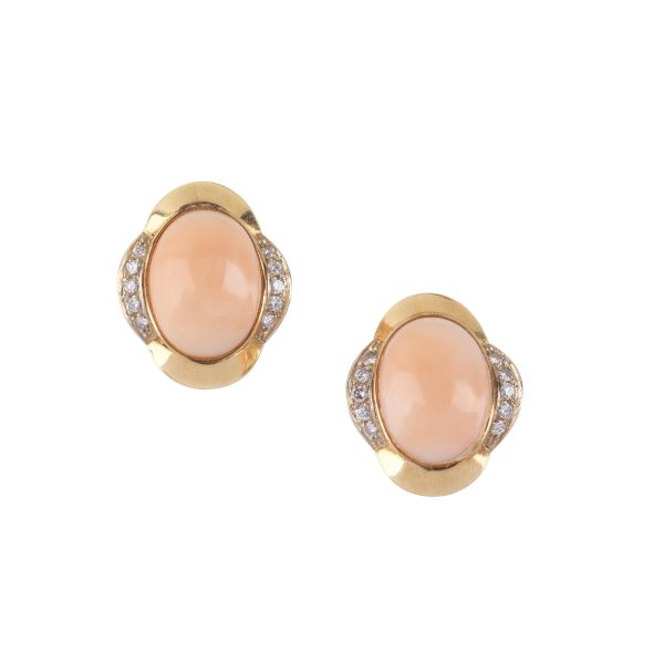 CORAL AND DIAMOND CLIP EARRINGS IN 18KT YELLOW GOLD