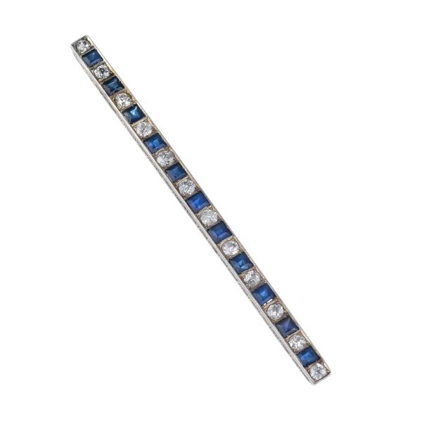 



SAPPHIRE AND DIAMOND BARRETTE BROOCH IN 18KT WHITE GOLD