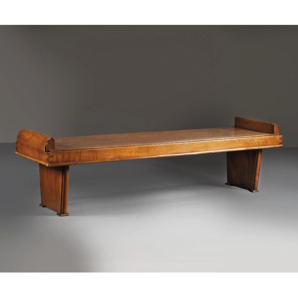 



WOODEN BENCH 