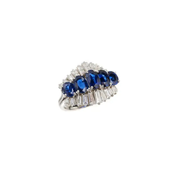 SAPPHIRE AND DIAMOND RING IN 18KT WHITE GOLD