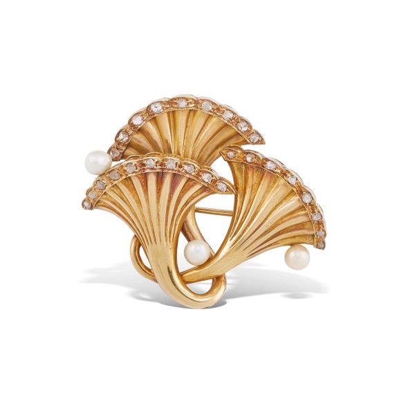 



PEARL AND DIAMOND BROOCH IN 18KT YELLOW GOLD