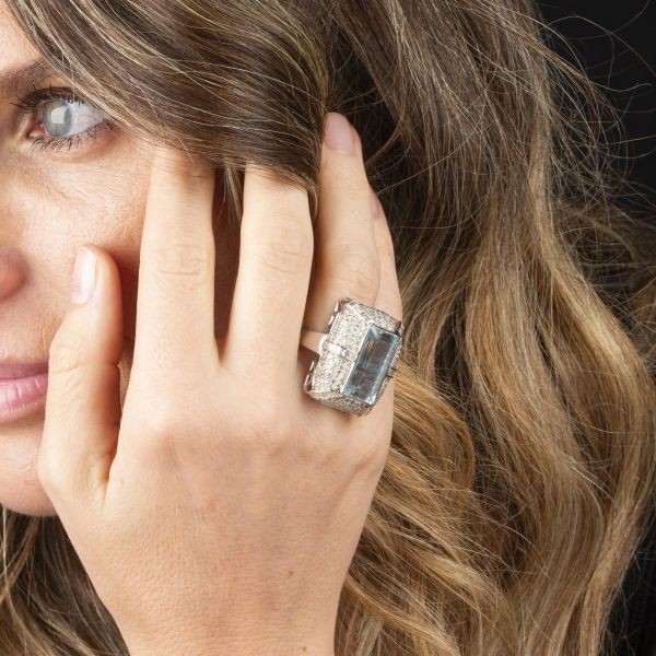 ANELLO CON ACQUAMARINA E DIAMANTI