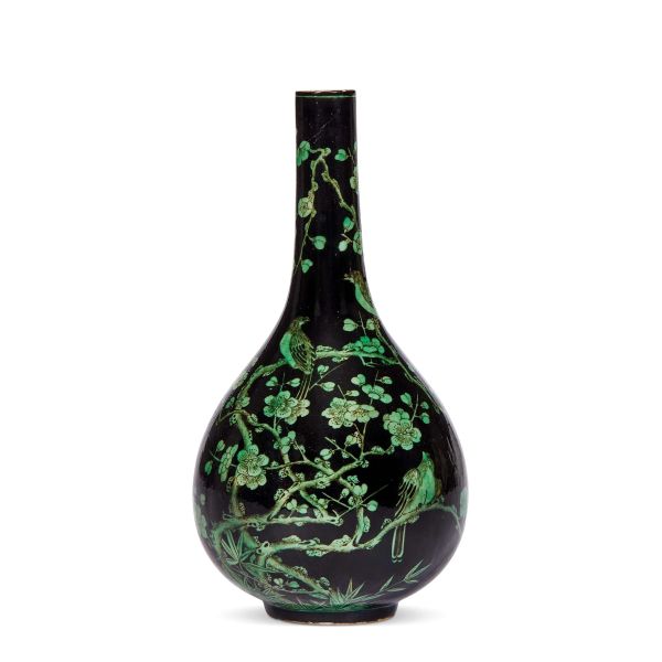 



BOTTLE-SHAPED PORCELAIN VASE, CHINA, QING DYNASTY, 19TH CENTURY