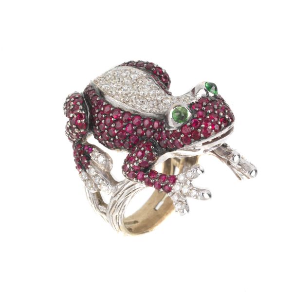 FROG-SHAPED RUBY AND DIAMOND RING IN 18KT WHITE GOLD