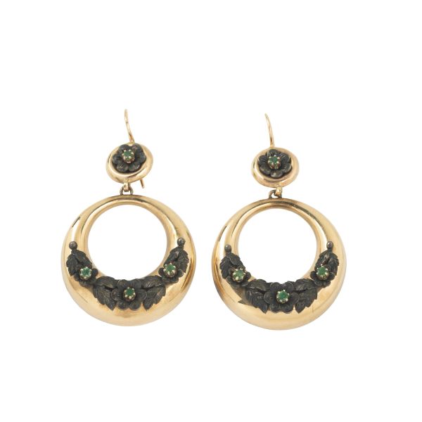 



PAIR OF HOOP DROP EARRINGS IN 12KT YELLOW GOLD AND SILVER