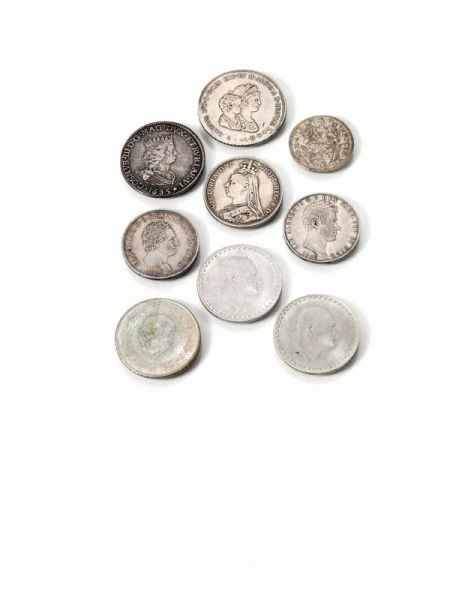  Nove monete in argento                                                      