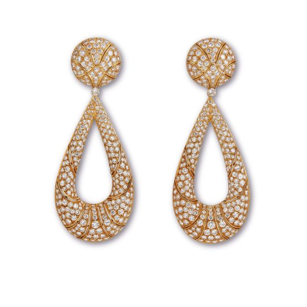 



LONG DIAMOND DROP EARRINGS IN 18KT YELLOW GOLD