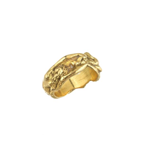 18KT YELLOW GOLD RING