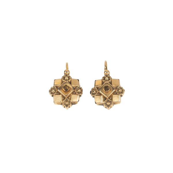 



EARINGS IN 9KT GOLD